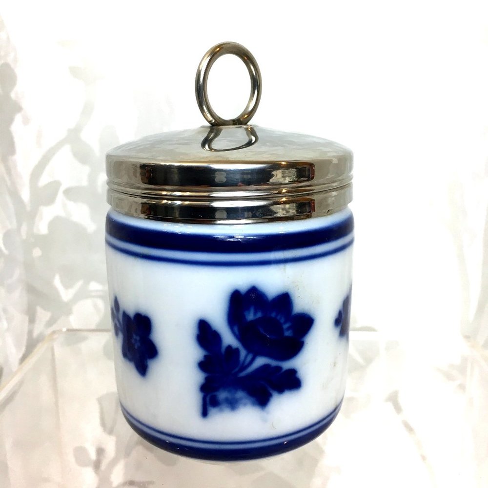 WILLIAMS SONOMA Blue & White 4” Egg Floral Ceramic Coddler